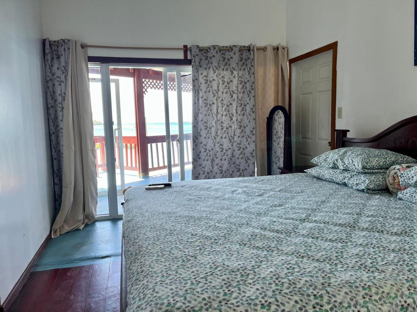 Fosters West Bay Resort Kültér fotó