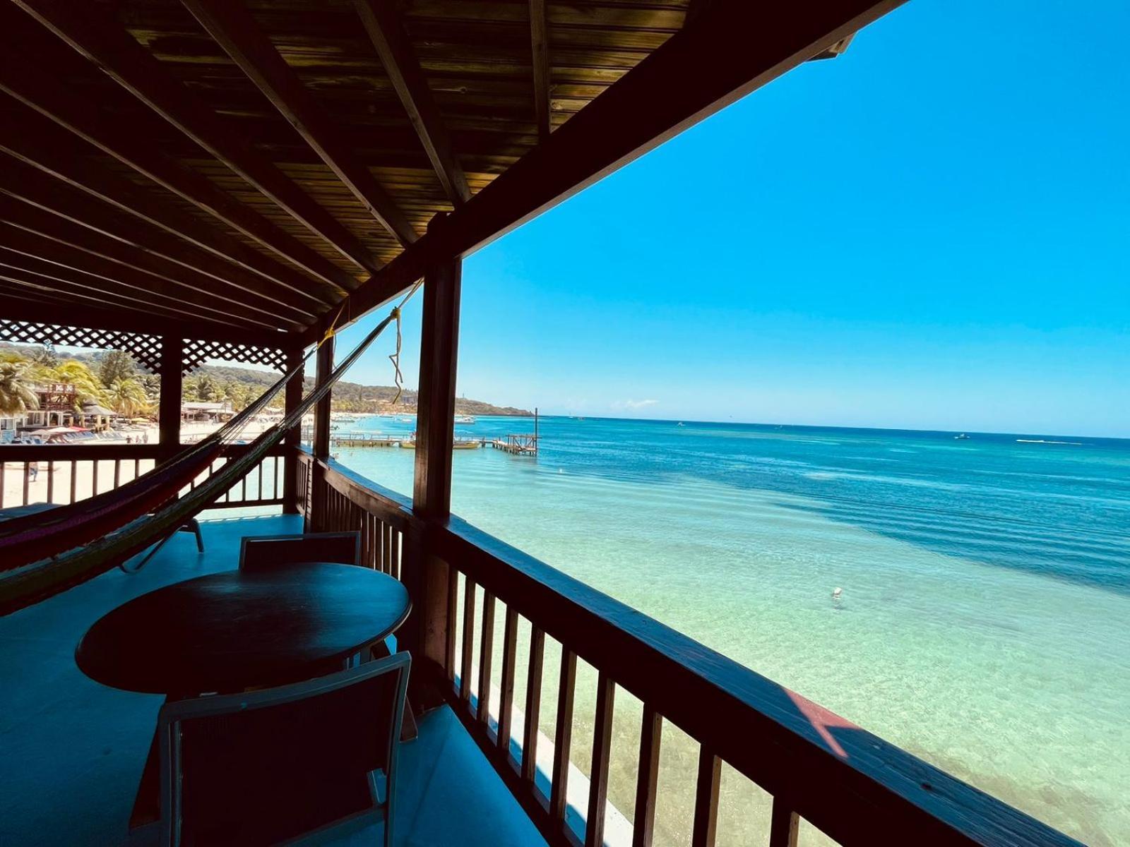 Fosters West Bay Resort Kültér fotó