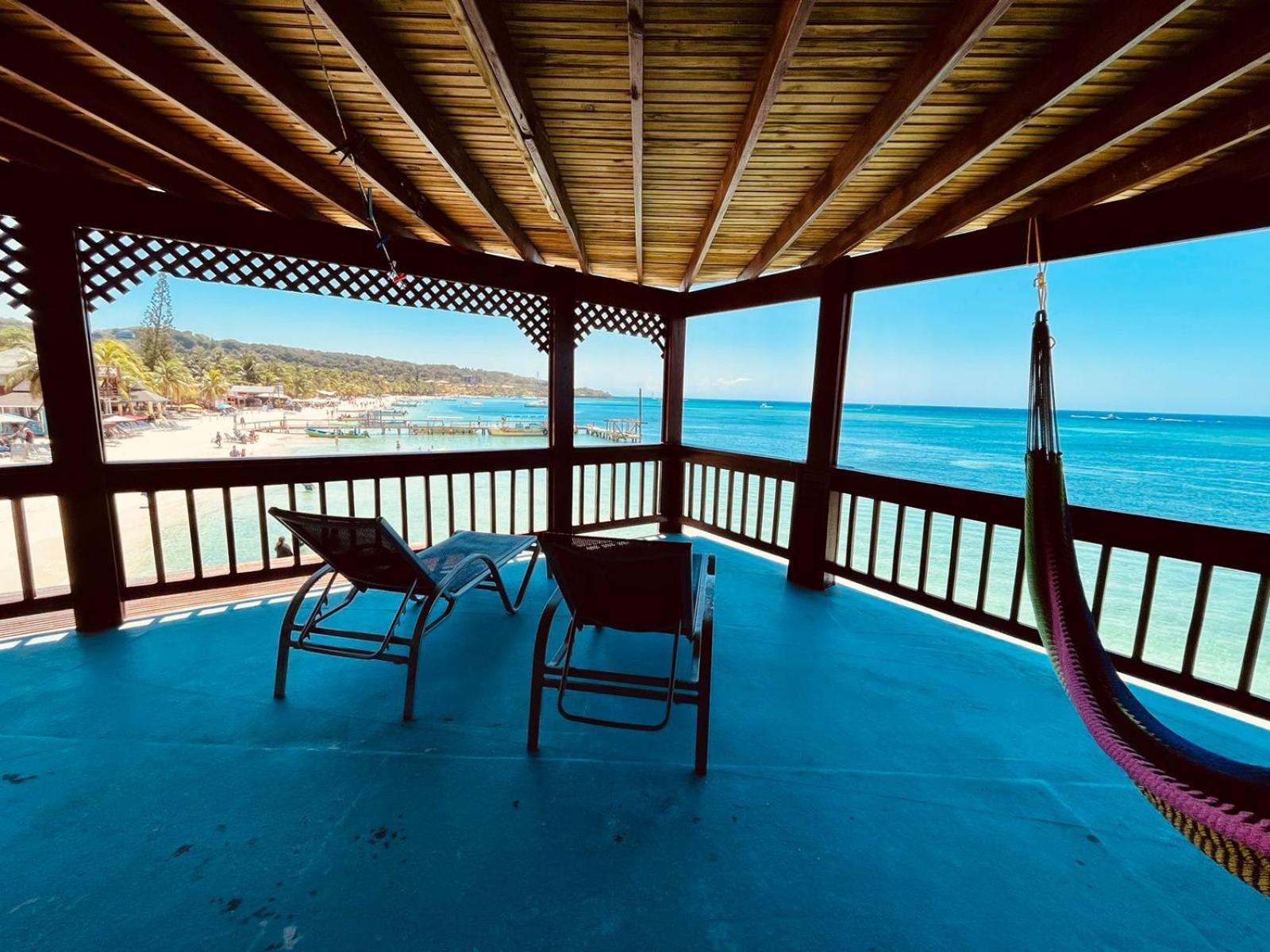 Fosters West Bay Resort Kültér fotó